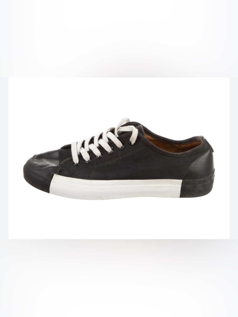 Low-Top Men's Casual Sneakers in Black with White Accents